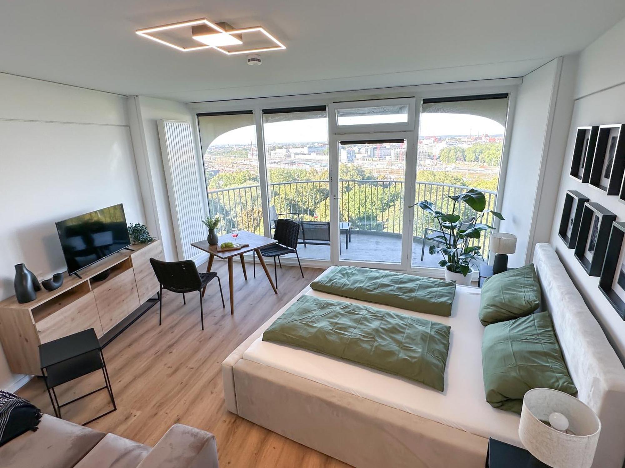 Helles Apartment Mit Tollem Blick Ueber Augsburg Bagian luar foto